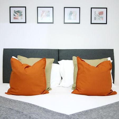 No 49 City Apartments, Perfect For Business And Leisure Stays, 10 Min Drive Into City Centre, Easy Access To Local Transport, 1Br And 2Br Available, Free Parking Cardiff Esterno foto