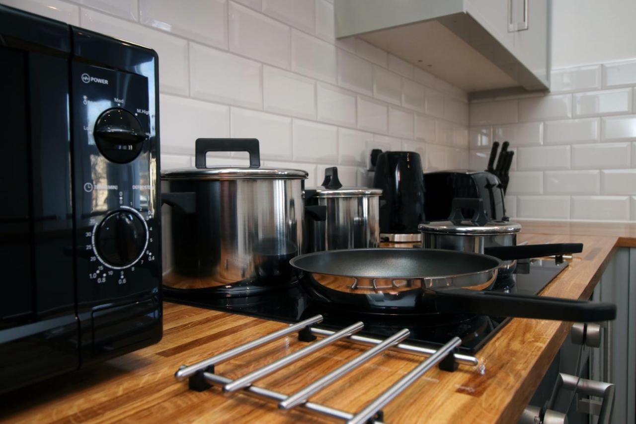 No 49 City Apartments, Perfect For Business And Leisure Stays, 10 Min Drive Into City Centre, Easy Access To Local Transport, 1Br And 2Br Available, Free Parking Cardiff Esterno foto