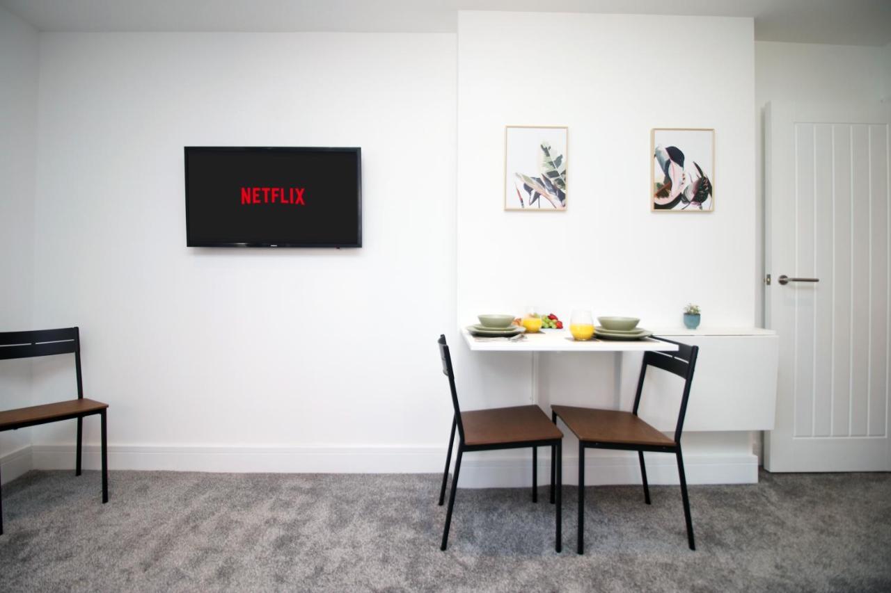 No 49 City Apartments, Perfect For Business And Leisure Stays, 10 Min Drive Into City Centre, Easy Access To Local Transport, 1Br And 2Br Available, Free Parking Cardiff Esterno foto