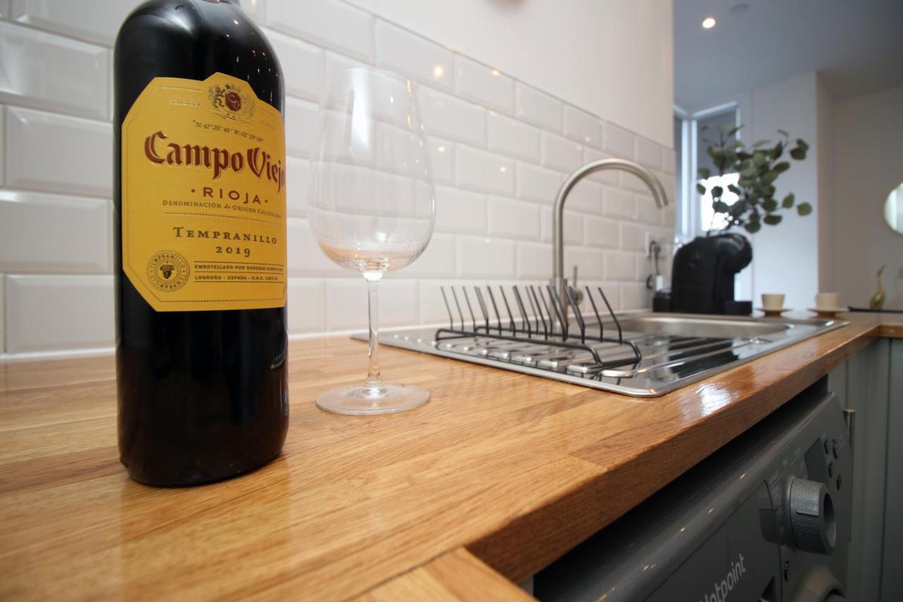 No 49 City Apartments, Perfect For Business And Leisure Stays, 10 Min Drive Into City Centre, Easy Access To Local Transport, 1Br And 2Br Available, Free Parking Cardiff Esterno foto