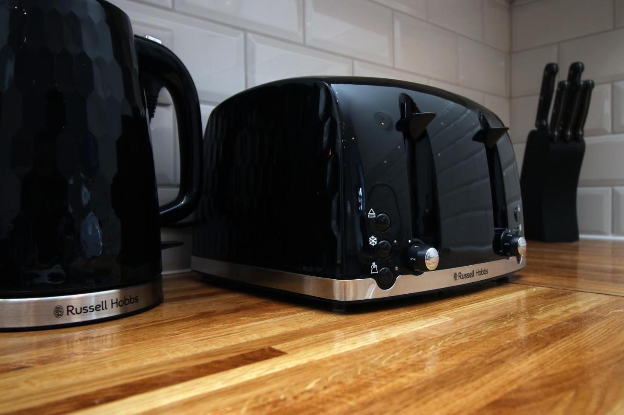 No 49 City Apartments, Perfect For Business And Leisure Stays, 10 Min Drive Into City Centre, Easy Access To Local Transport, 1Br And 2Br Available, Free Parking Cardiff Esterno foto