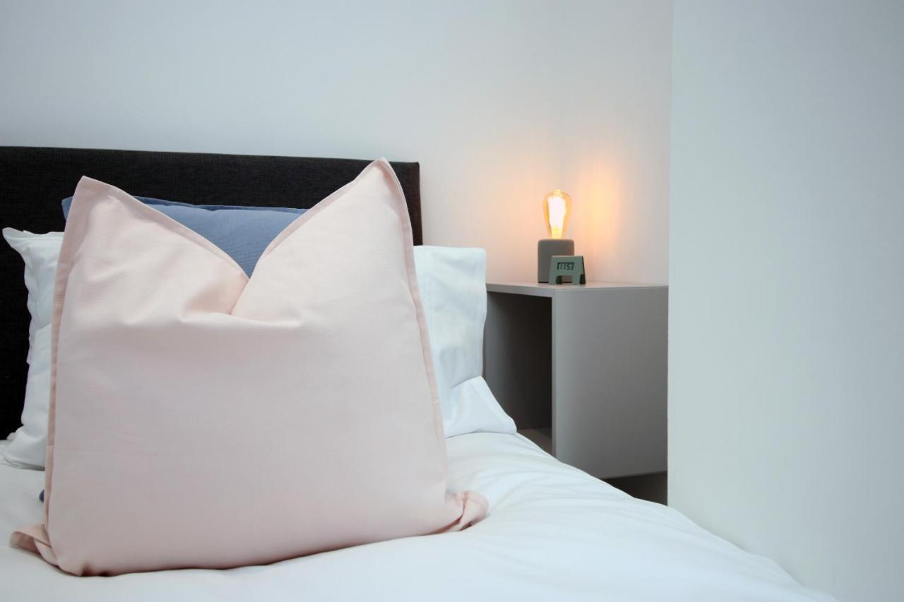 No 49 City Apartments, Perfect For Business And Leisure Stays, 10 Min Drive Into City Centre, Easy Access To Local Transport, 1Br And 2Br Available, Free Parking Cardiff Esterno foto